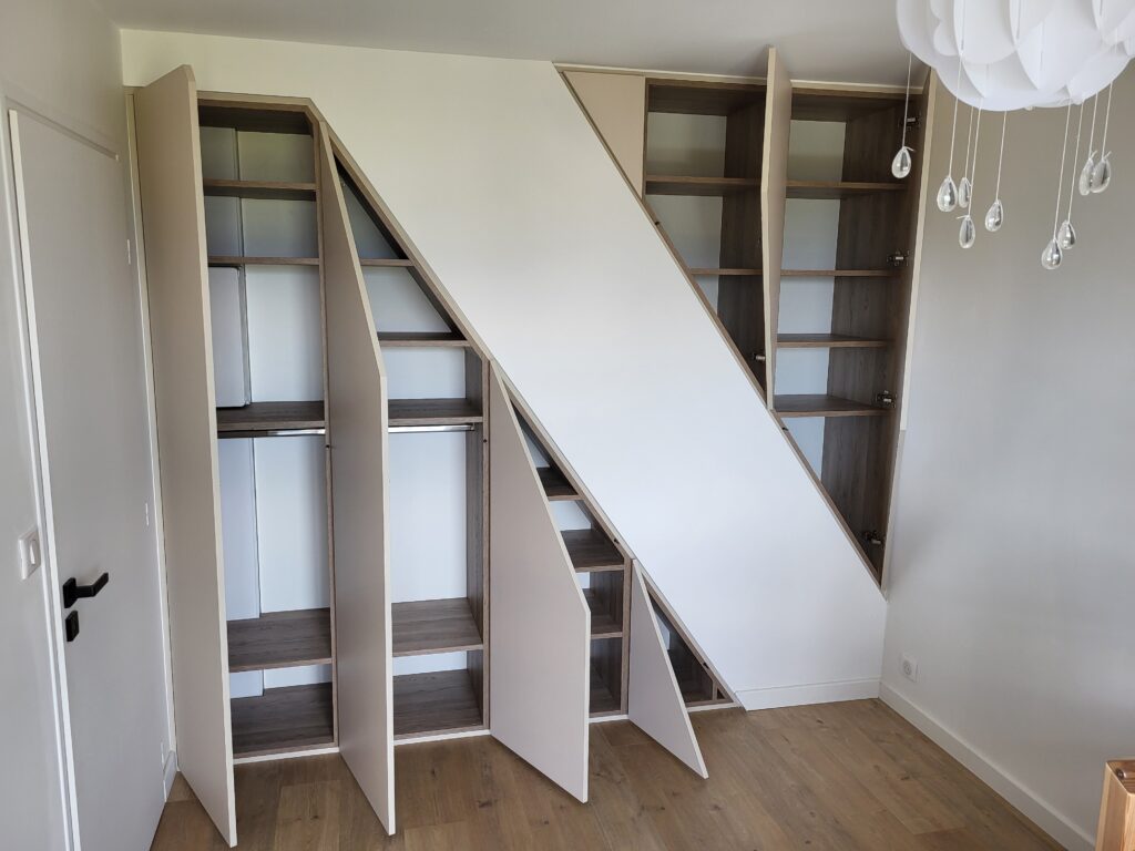 dressing placard hdma Depuis plus de 25 ans, Hervé Delaunay met sa passion et son savoir-faire au service de l’aménagement intérieur. En 2019, il fonde HDMA pour accompagner particuliers et professionnels dans la conception et la fabrication de meubles sur-mesure et d'agencements intérieurs personnalisés. Situé à Fillière, à quelques kilomètres d’Annecy, notre atelier propose des solutions uniques et optimisées pour chaque projet.