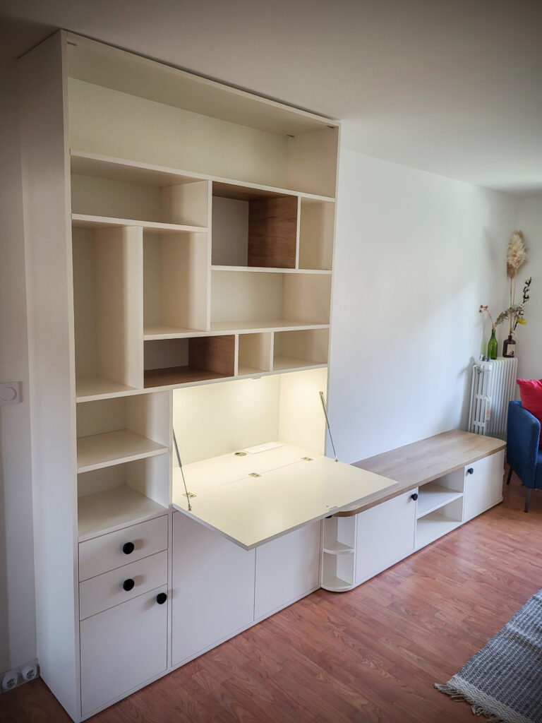 meuble secretaire sur mesure Nous créons des agencements optimisés et esthétiques, adaptés à chaque espace. Cuisines, dressings, bibliothèques, chaque réalisation est pensée pour allier fonctionnalité et design.