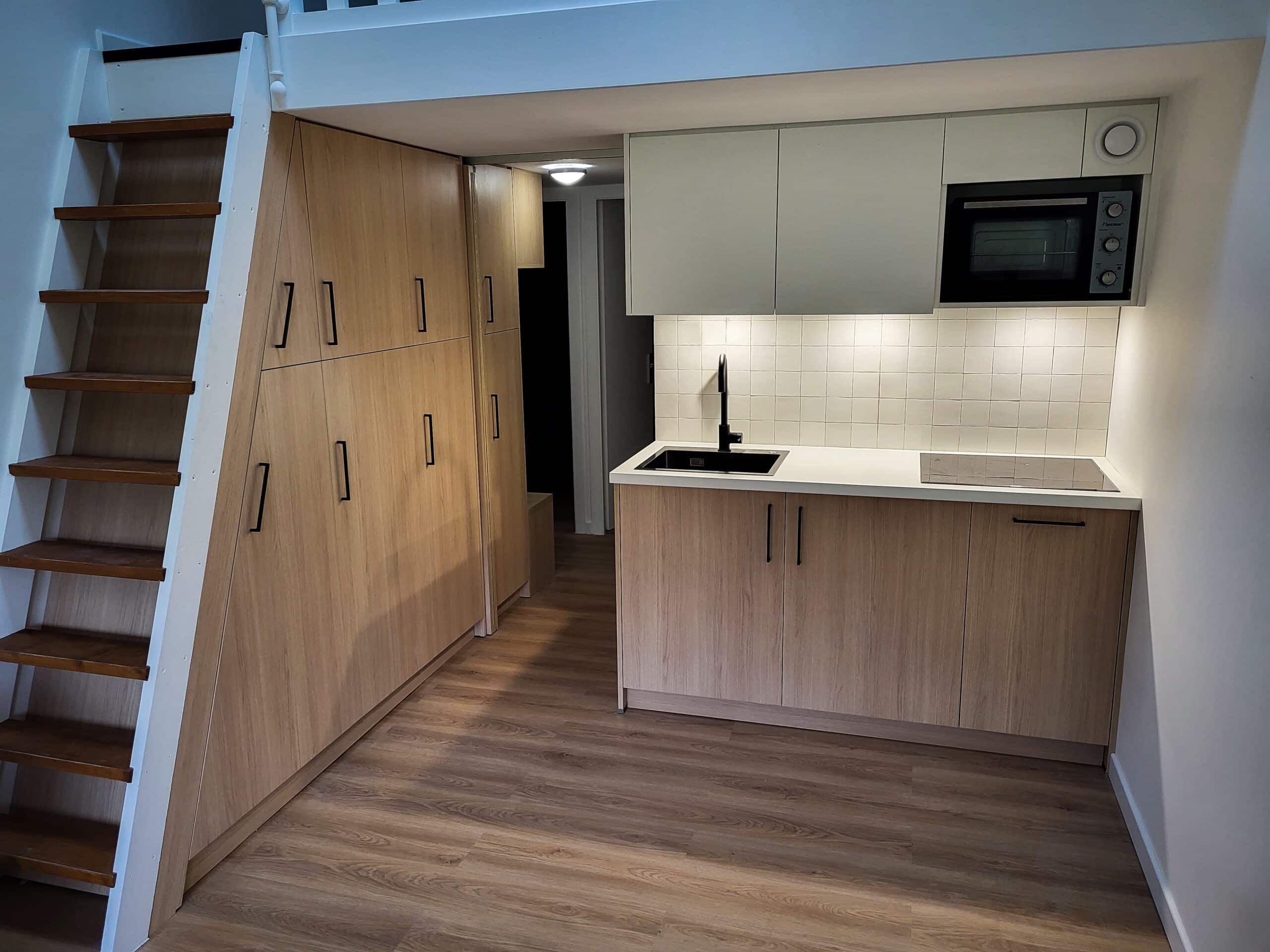 cuisine kitchenette avec rangements optimisés